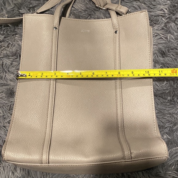Roots Soft Tan Leather Tote Bag - Picture 9 of 11